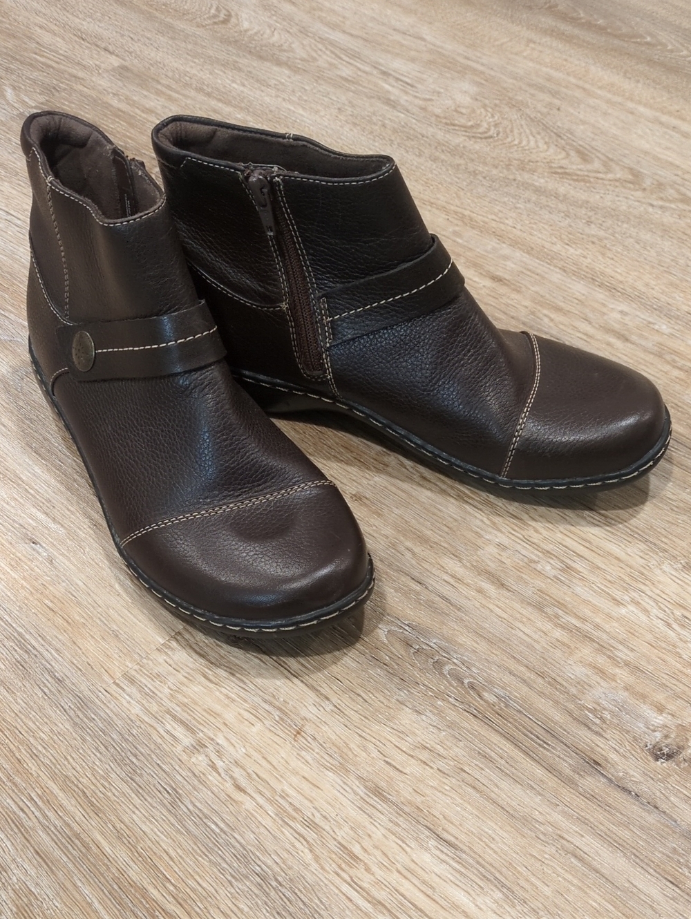 ❤️⭐Collection by Clarks Women's Dark Brown Leather Ankle Boots w/ Side Zip sz 7M